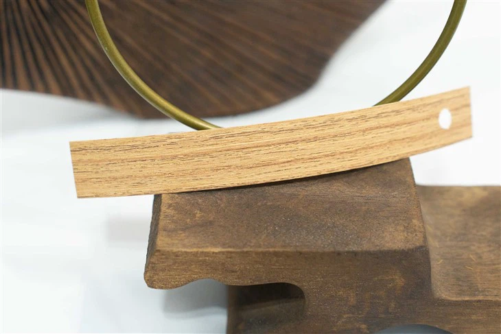 Bande de chant en PVC à grain de bois brun clair